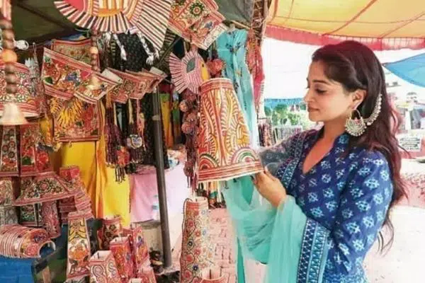 street shopping at bapu market jaipur